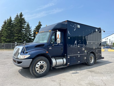 2002 International 4300 4x2 Utility Truck