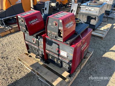 Quantity of (2) Lincoln Electric CV305 Serial # U1080601991 Soldadora
