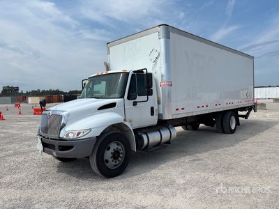 2019 International 4300 4x2 شاحنة فان