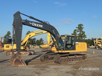2012 John Deere 210G LC Excavatrice sur chenilles