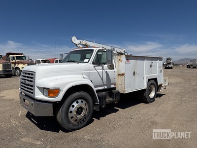 1999 Ford F-800 4x2 Service Truck