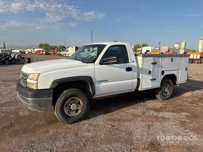 2005 Chevrolet Silverado 2500HD 4x2 Utility Truck