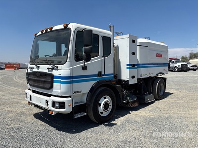 2015 Elgin Crosswind Series J on 2015 Autocar Sweeper Truck