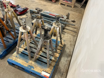Quantity of (4) Jack Stands ハンドツール