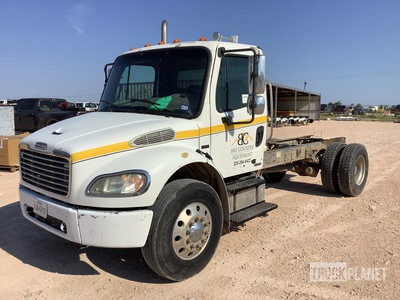 2007 Freightliner M2106 4x2 Cab and Chassis
