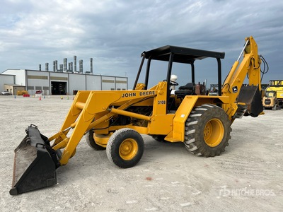 1983 John Deere 310B 4x2 Chargeuse-pelleteuse