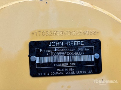 2013 John Deere 326E Minicargadora
