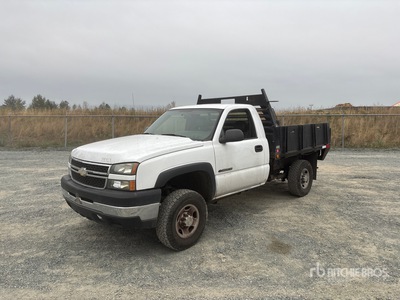 2006 Chevrolet Silverado 2500HD Flatbed Truck
