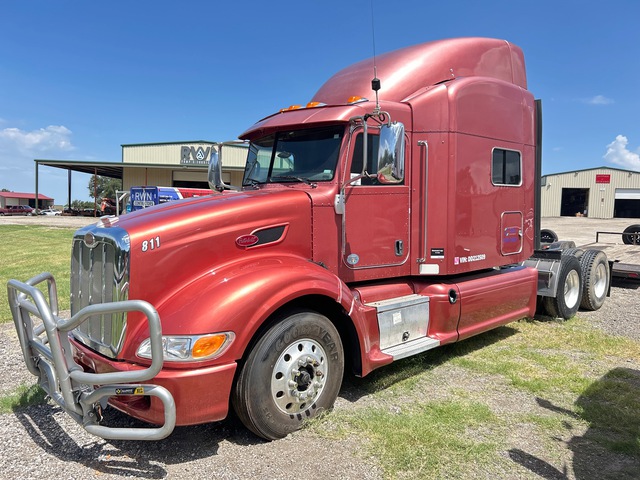 2013 Peterbilt 386 6x4 T/A Sleeper Truck Tractor 2013 Peterbilt 386 6x4 T/A Sleeper Truck Tractor
