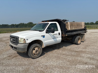 2005 Ford F-350 XL 4x4 Dump Truck