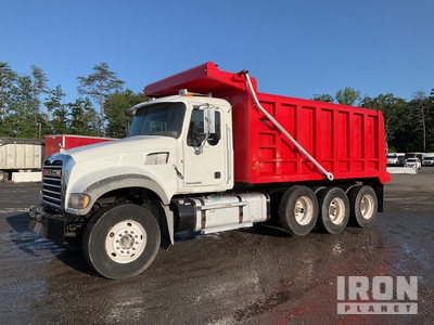 2012 Mack GU713 8x4 شاحنة قلابة /ثلاثة محاور