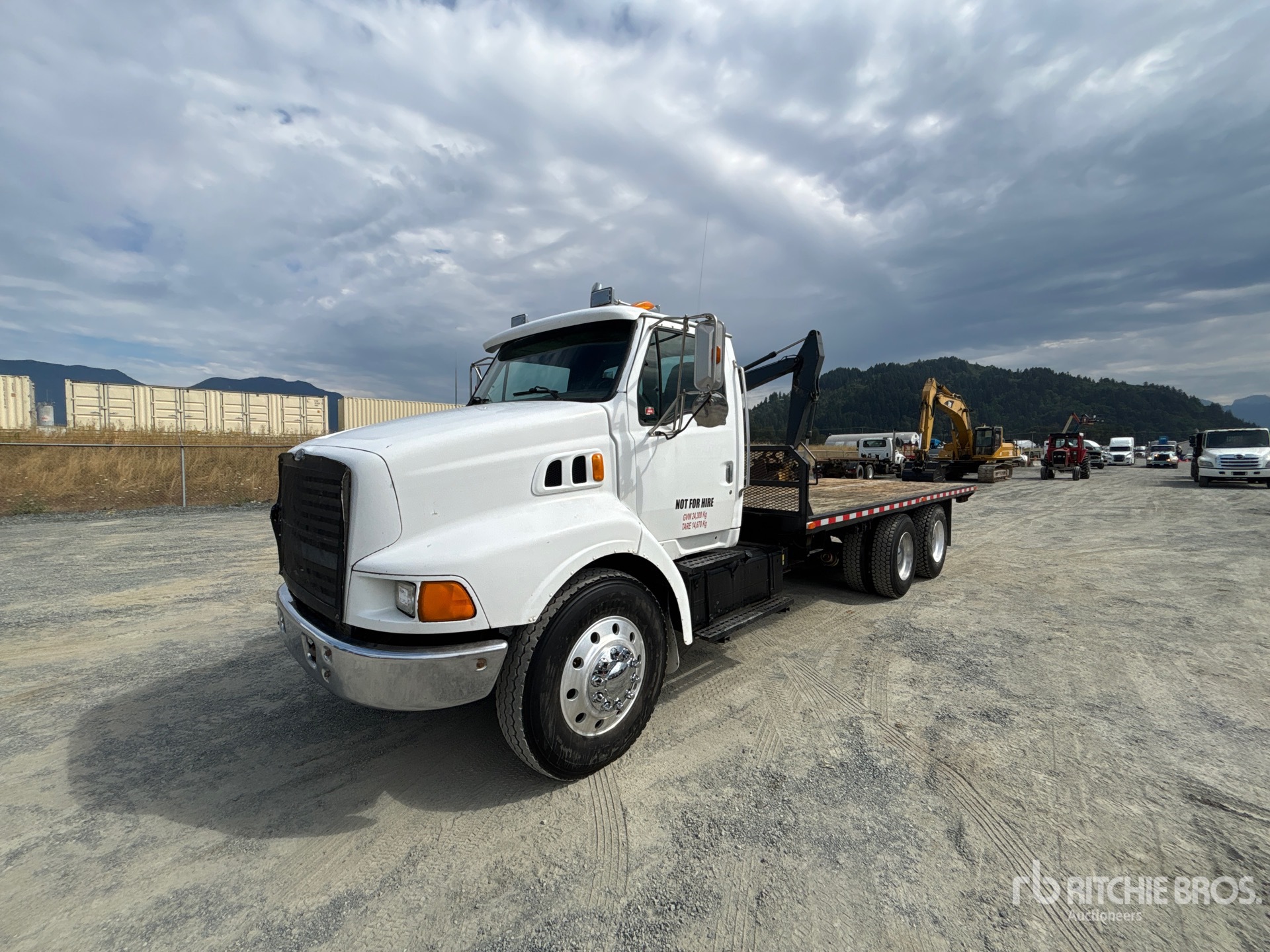 1998 Ford LT9513 4x2 شاحنة مسطحة
