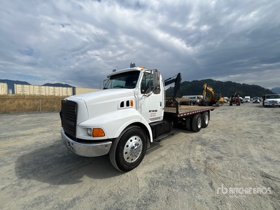 1998 Ford LT9513 4x2 Camion à Plateau