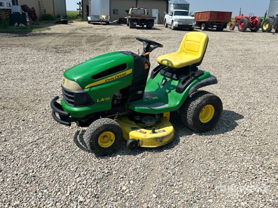 John Deere LA135 Ride-On Lawn Mower