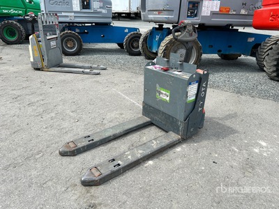 Toyota 8HBW23 4500 lb Electric Palletwagen