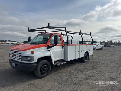 2004 GMC C5500 4x2 شاحنة متعددة الاغراض