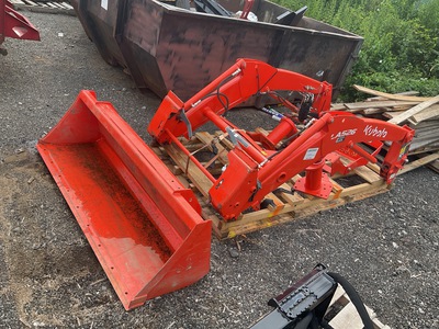 2022 Kubota LA526 Front Loader Attachment (Inoperable)