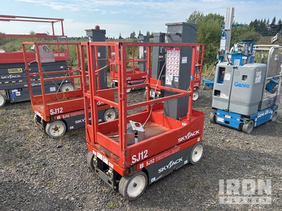 2018 SKYJACK SJ12 Ascenseur à mât vertical