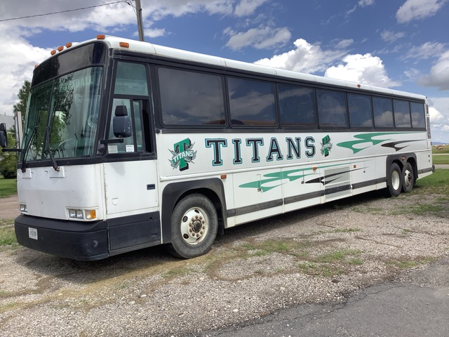 2000 MCI 102-DL3 Intercity 6x2 55-Seat Transit Bus