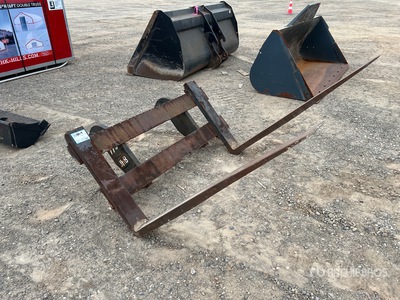 JRB 53 in Wheel Loader Forks