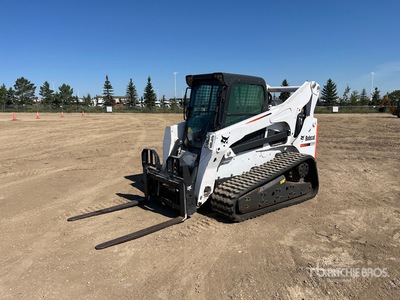 2015 Bobcat T870 Two-Speed を見 Compact Track Loader