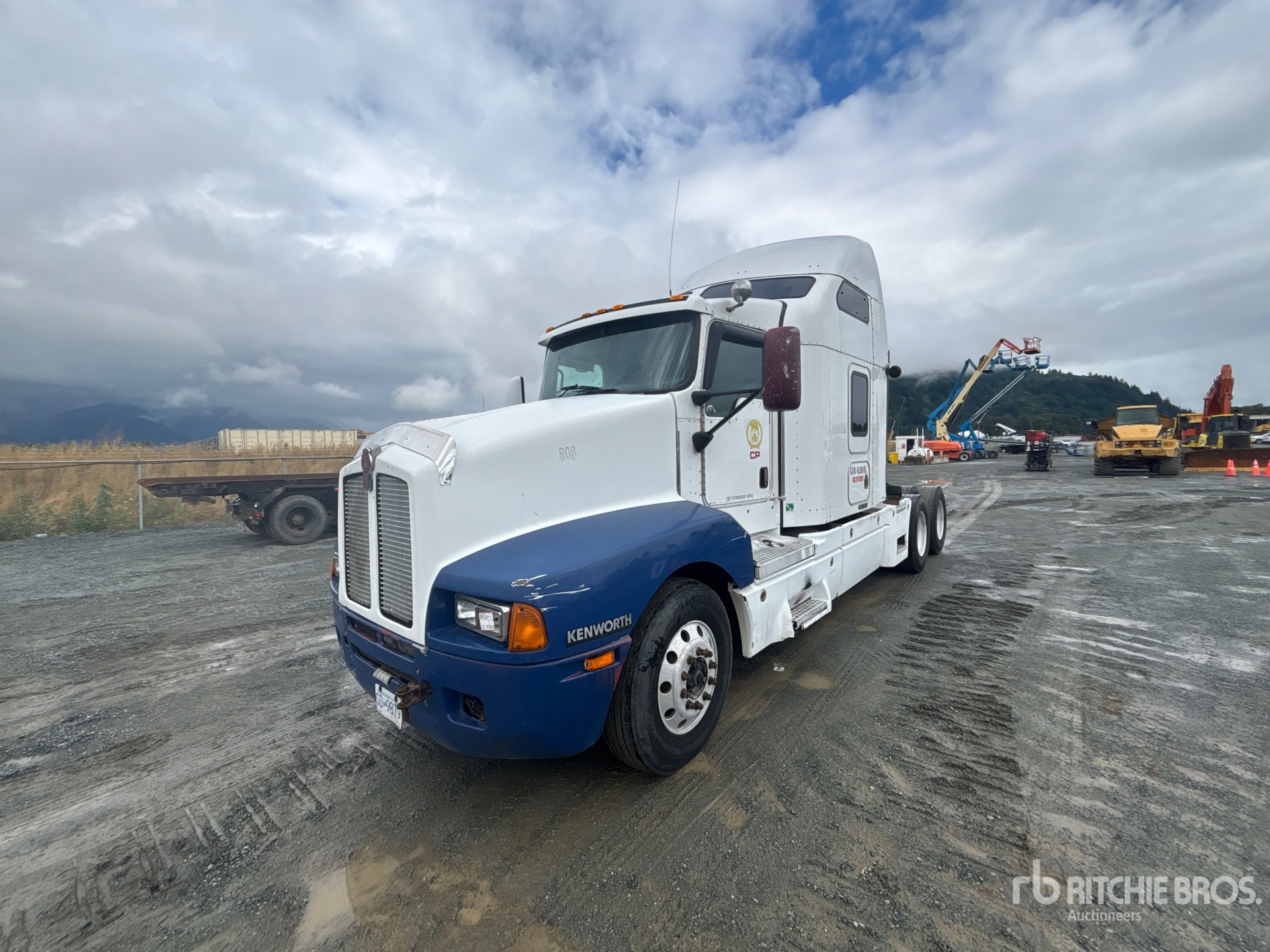 2005 Kenworth T600 6x4 Ciągnik siodłowy T/A z kabiną sypialną