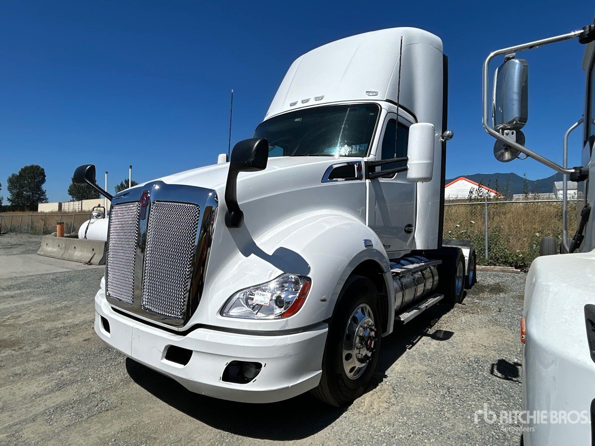 2020 Kenworth T680 6x4 تراكتور شاحنة كابينة النوم (ثنائية المحور)