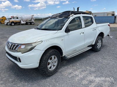 2016 Mitsubishi L-200 4x4 Crew Cab Camioneta (INOPERABLE) / Pickup (Inoperable)