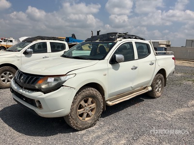 2017 Mitsubishi L-200 4x4 Crew Cab Camioneta (INOPERABLE) / Pickup (Inoperable)