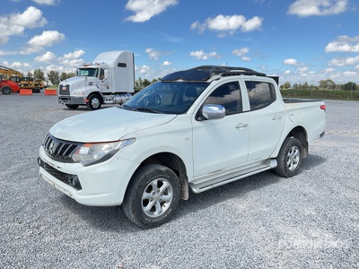 2017 Mitsubishi L-200 4x4 Crew Cab Camioneta / Pickup