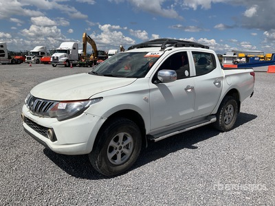 2017 Mitsubishi L-200 4x4 Crew Cab Camioneta / Pick Up