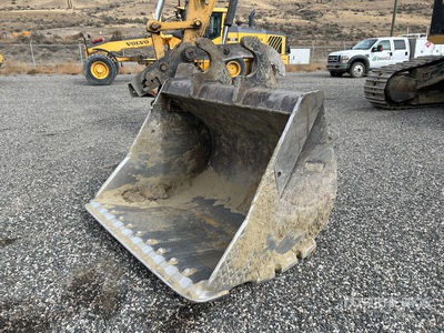 WBM 66 in Q/C Cleanup Excavator Bucket - Fits Cat 568