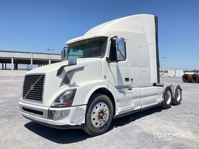 2017 Volvo VNL630 6x4 Tractocamion con Dormitorio / T/A Sleeper Truck Tractor