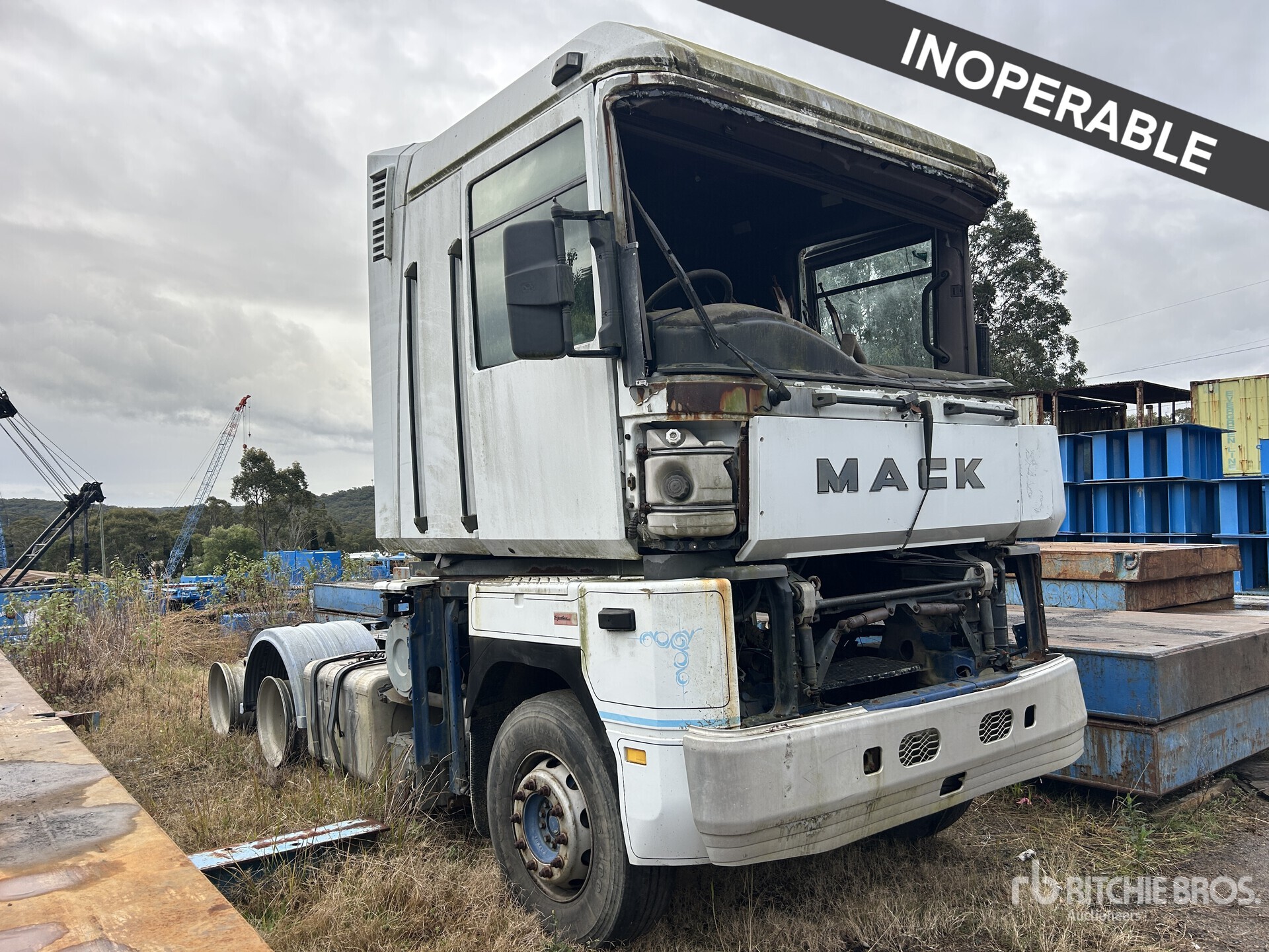 2002 Mack MAG766RS Magnum 6x4 T/A Slaapcabine Trekker (Inoperable)