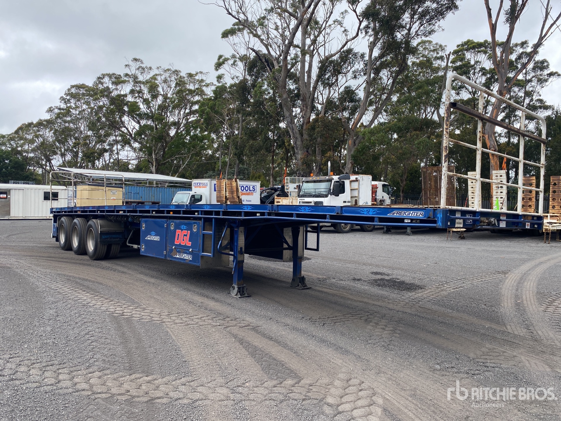 2017 MaxiTrans 13.8 m Tri/A Flatbed Trailer