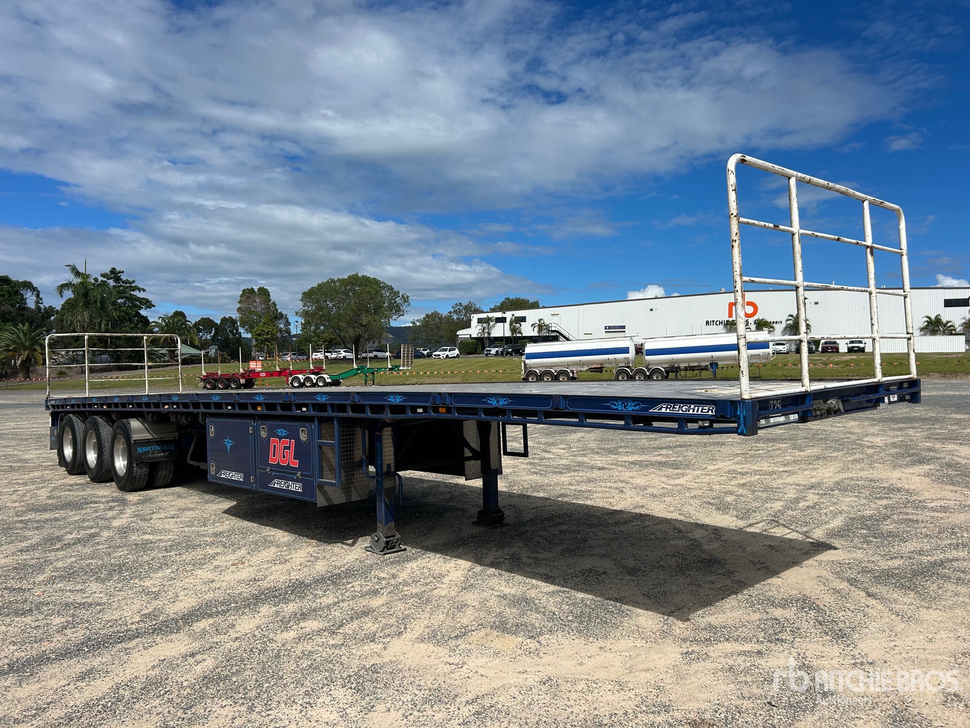 2017 MaxiTrans 13.6 m Tri/A Flatbed Trailer