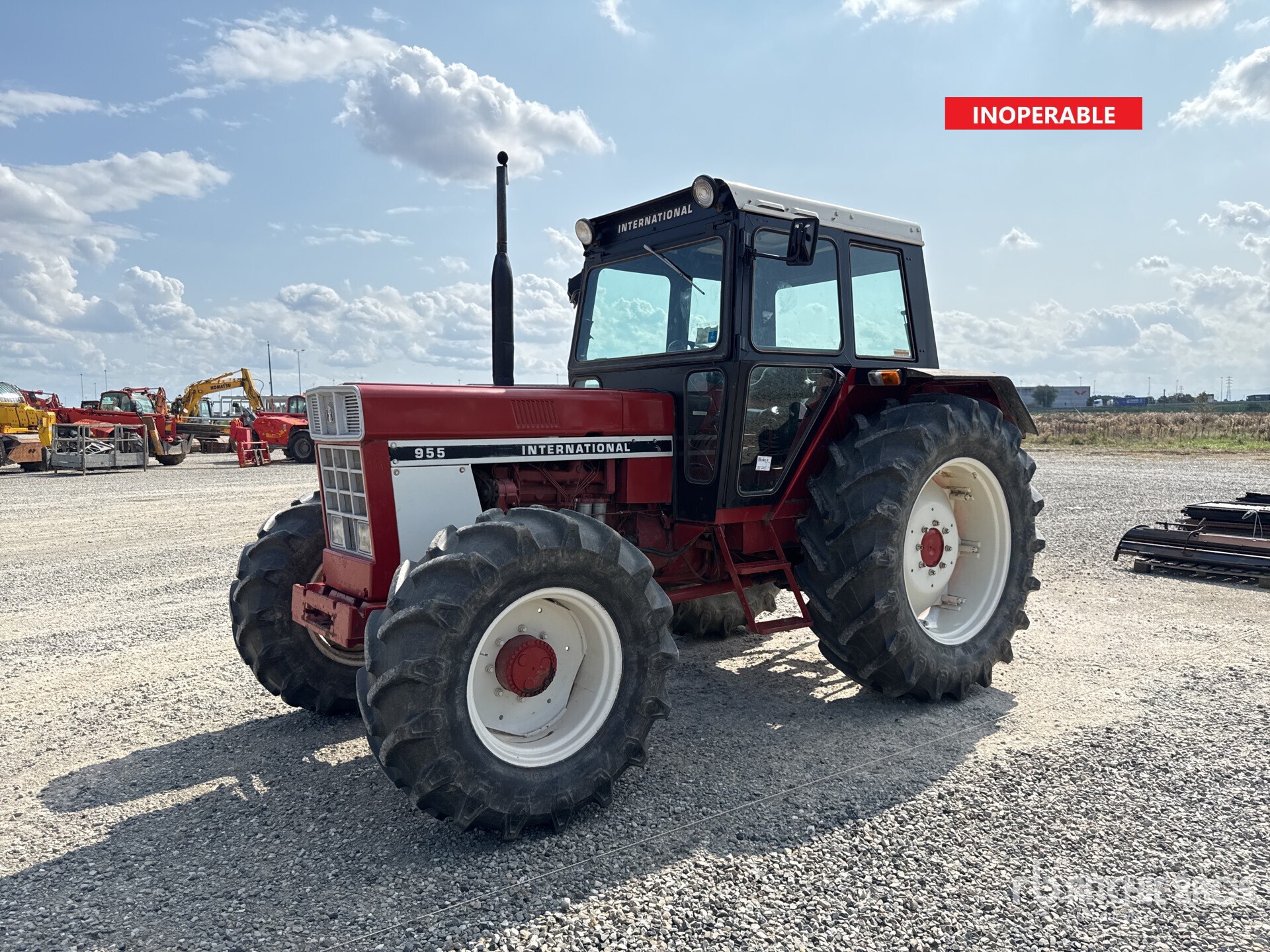 AM General 955 4WD Tractor (Inoperable)