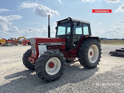Iternational 955 Allradtraktor (Inoperable)