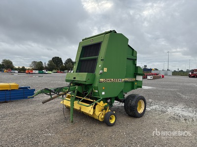 John Deere 590 Round Baler