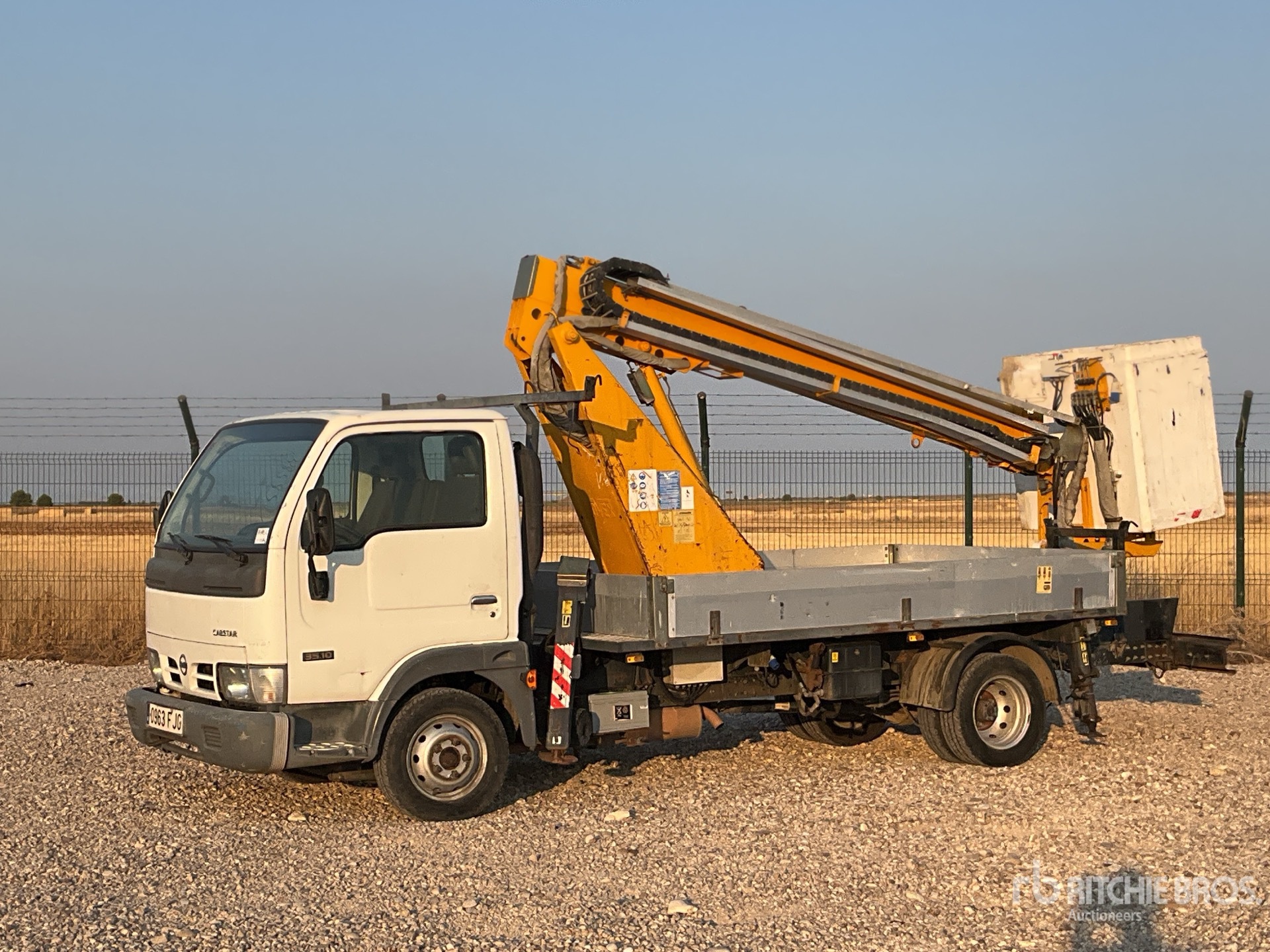 2006 Movex P150TL/C 15 m on 2006 Nissan Cabstar 35.10 4x2 Bucket Truck