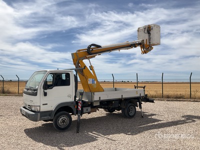 2006 Movex P150TL/C 15 m on 2006 Nissan Cabstar 35.10 4x2 Camion à godets