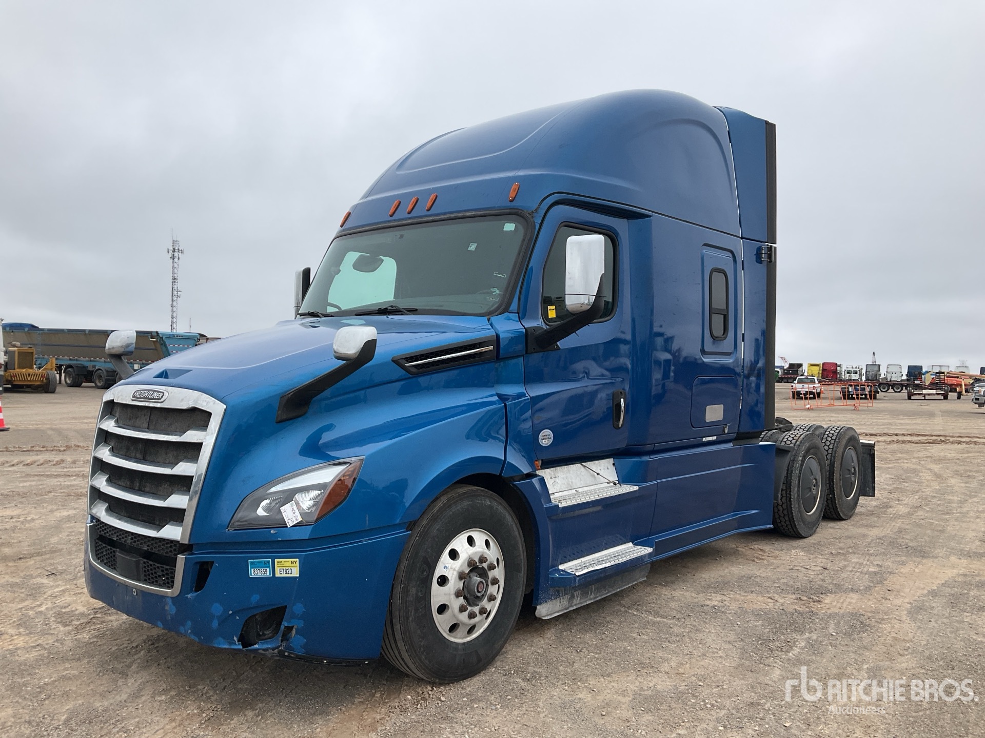2020 Freightliner Cascadia 126 6x4 T/A Sleeper Truck Tractor