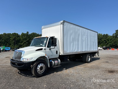 2018 International 4300 4x2 Furgoneta caja cerrada