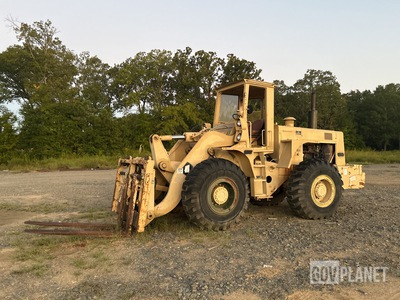 International Harvester M10A Rough Terrain Forklift