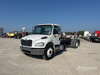 2018 Freightliner M2 106 4x2 الكابينة والهيكل