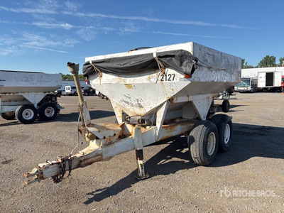 1981 Mobil 502 50 ft Semi-Mount T/A Fertilizer Spreader