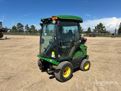 John Deere 1585 2WD جرار متعدد الاستخدامات