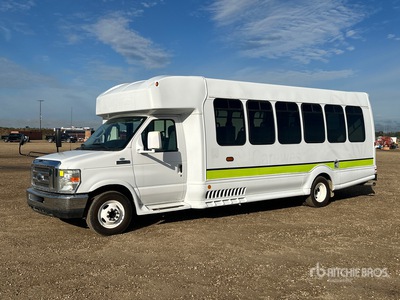 2009 Ford E-450 Super Duty 4x2 12-Seat Transit Autobús