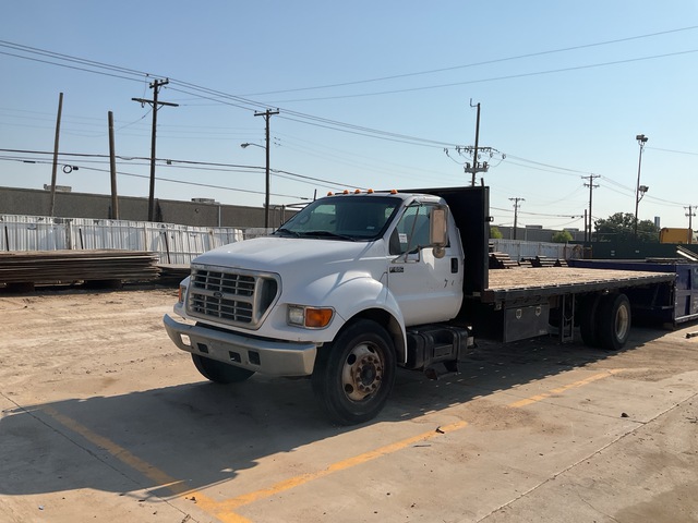 2003 Ford F-650 4x2 Flatbed Truck