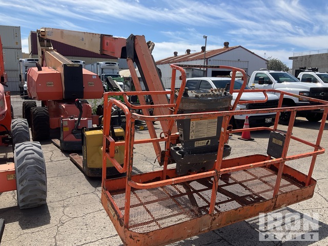 ELEVADOR ARTICULADO JLG 4WD 800AJ